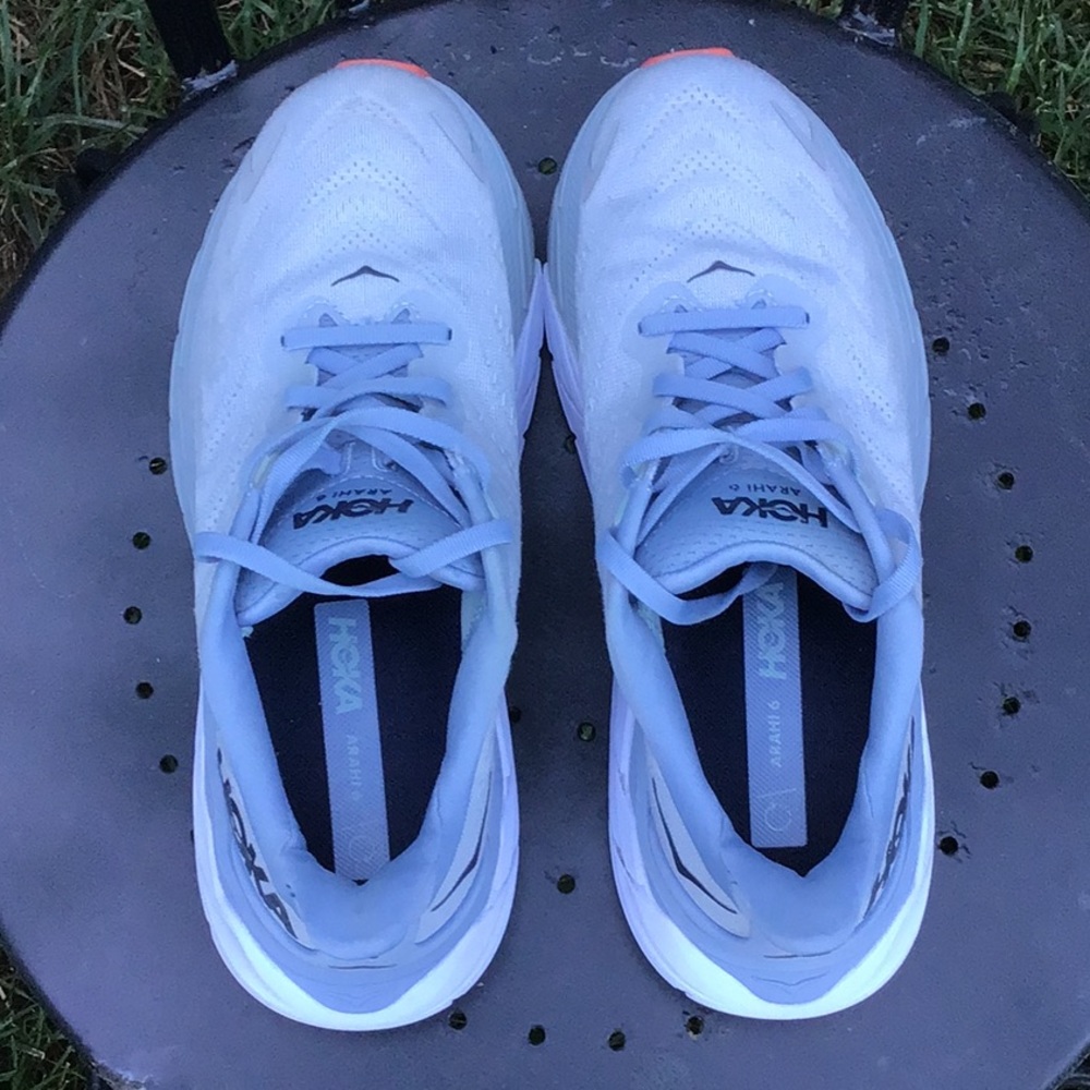 Hoka One One Arahi 6